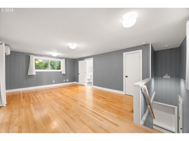 1023 LUND St, Lake Oswego, OR 97034