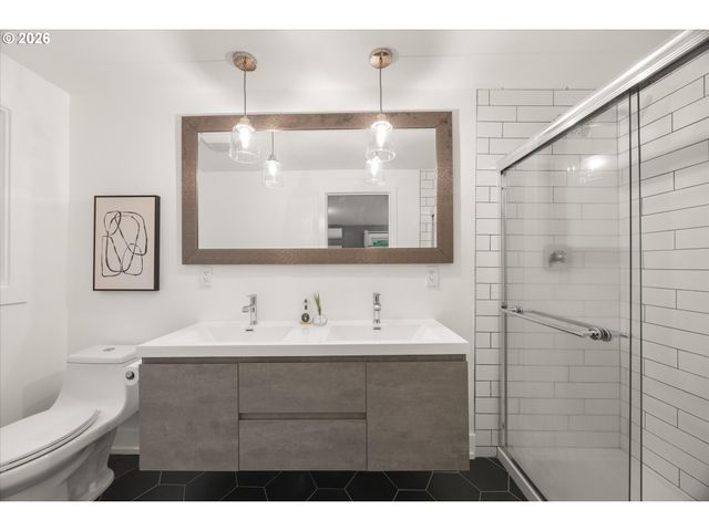 1023 LUND St, Lake Oswego, OR 97034