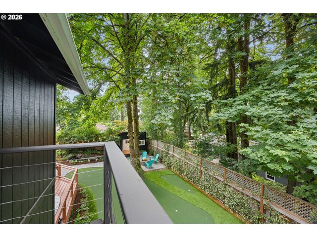 1023 LUND St, Lake Oswego, OR 97034