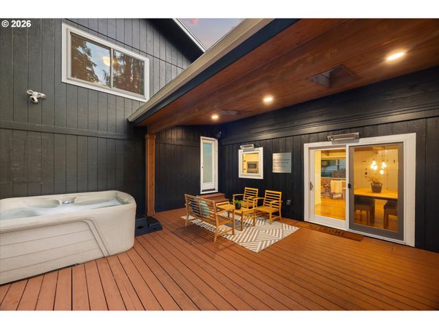 1023 LUND St, Lake Oswego, OR 97034