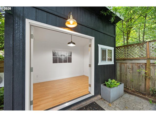 1023 LUND St, Lake Oswego, OR 97034
