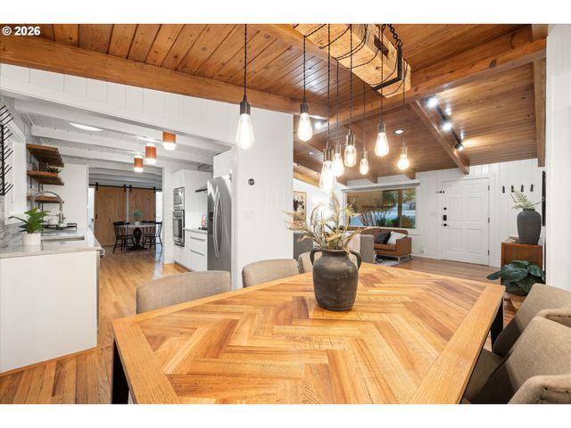 1023 LUND St, Lake Oswego, OR 97034