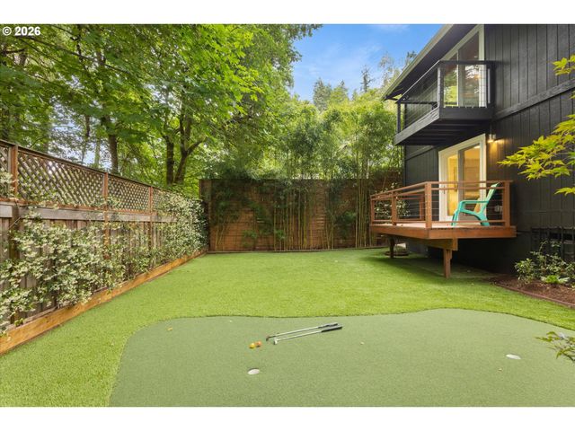 1023 LUND St, Lake Oswego, OR 97034