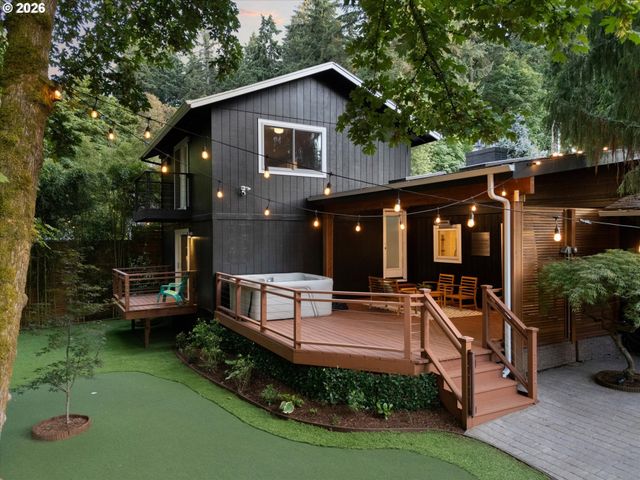 1023 LUND St, Lake Oswego, OR 97034