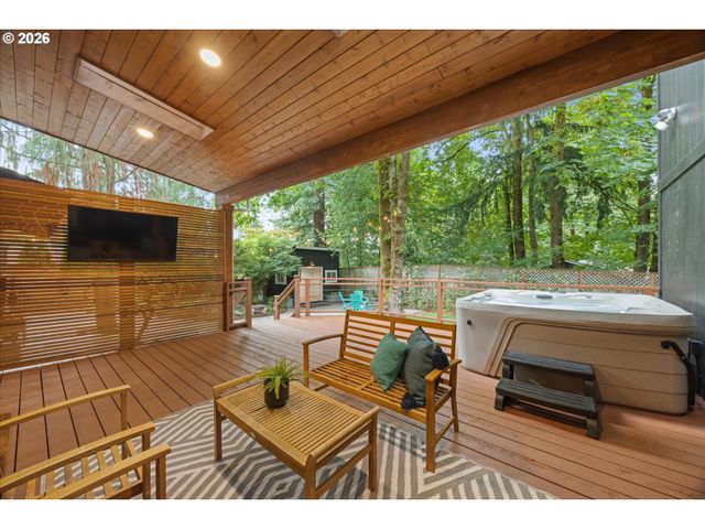 1023 LUND St, Lake Oswego, OR 97034