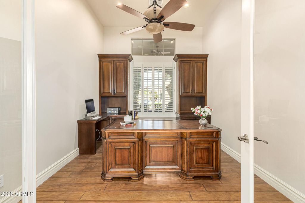 Image 12 of property listing at 10919 E ONYX Court, Scottsdale, AZ 85259