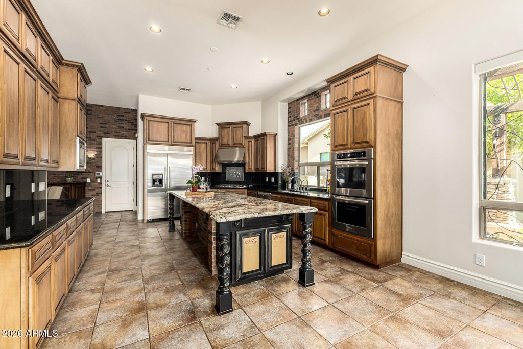 Image 17 of property listing at 10919 E ONYX Court, Scottsdale, AZ 85259