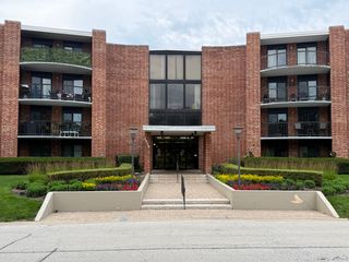 1515 CENTRAL Road 319C, Arlington Heights, IL 60005