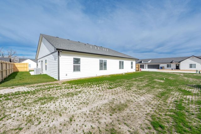 473 E Harper St, Valley Center, KS 67147