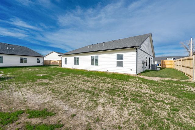 473 E Harper St, Valley Center, KS 67147