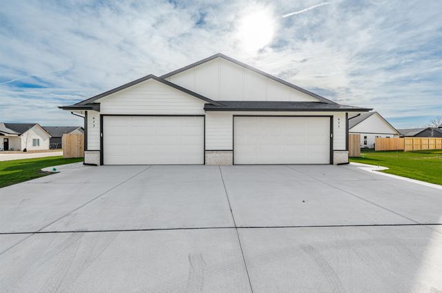 473 E Harper St, Valley Center, KS 67147