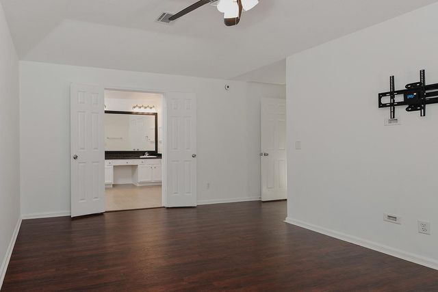 67 W Trillium Circle, The Woodlands, TX 77381