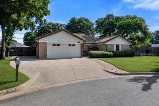 3809 Helmsford Drive, Arlington, TX 76016