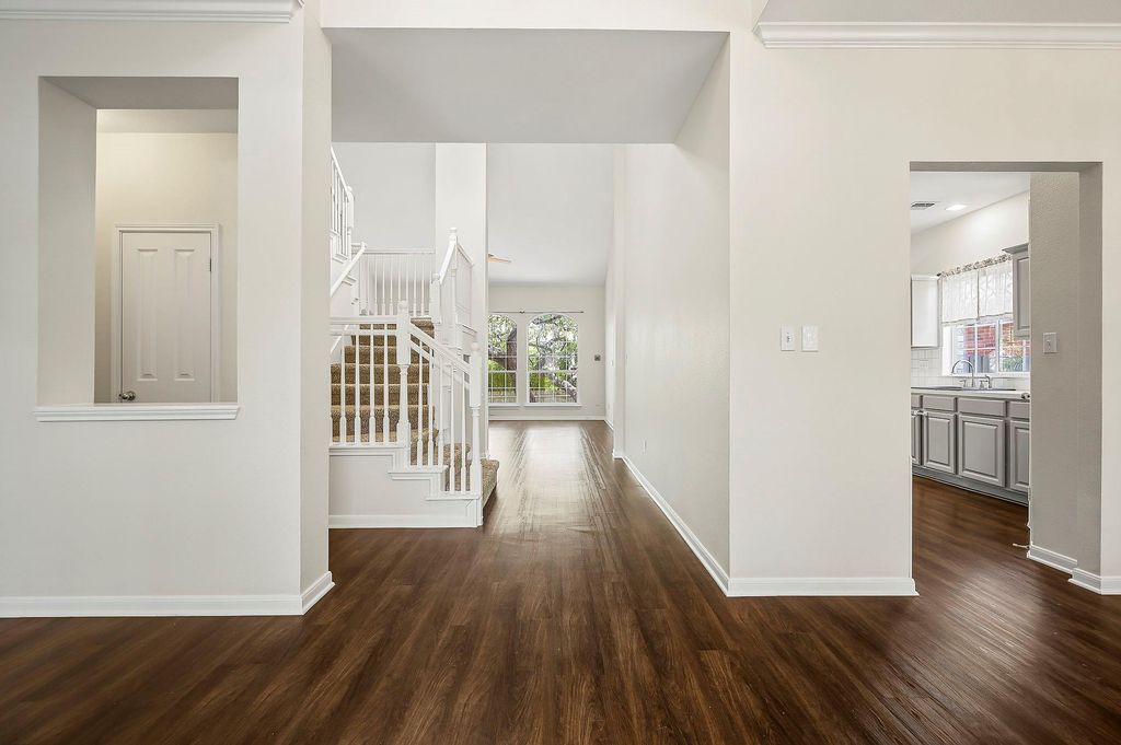 6921 Auckland DR, Austin, TX 78749