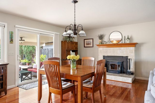 1361 Sirah Ct, Ukiah, CA 95482