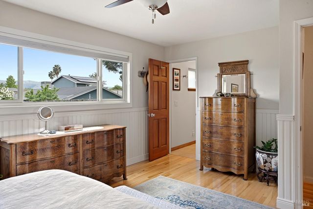 1361 Sirah Ct, Ukiah, CA 95482