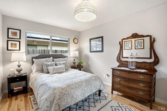 1361 Sirah Ct, Ukiah, CA 95482