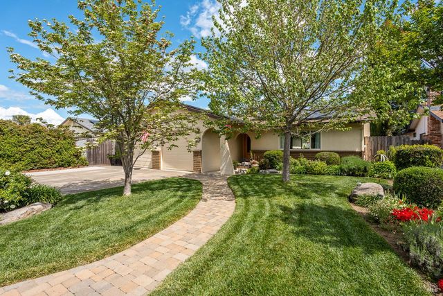 1361 Sirah Ct, Ukiah, CA 95482