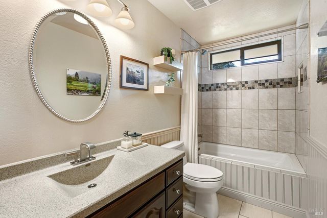 1361 Sirah Ct, Ukiah, CA 95482