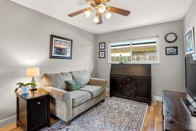 1361 Sirah Ct, Ukiah, CA 95482