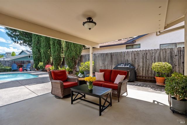 1361 Sirah Ct, Ukiah, CA 95482