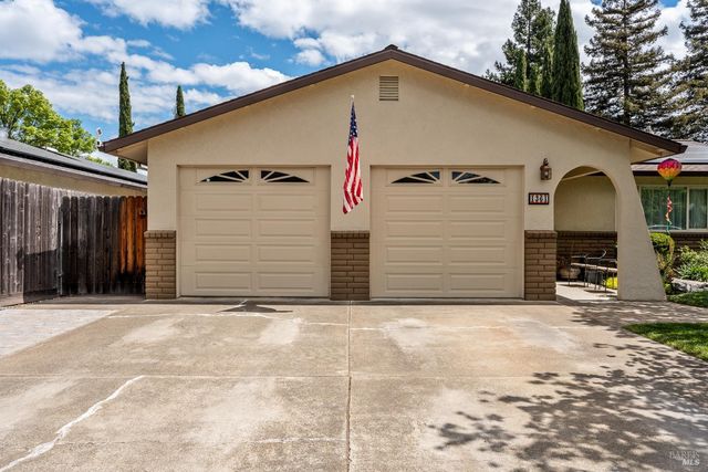 1361 Sirah Ct, Ukiah, CA 95482
