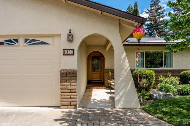 1361 Sirah Ct, Ukiah, CA 95482