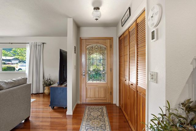 1361 Sirah Ct, Ukiah, CA 95482