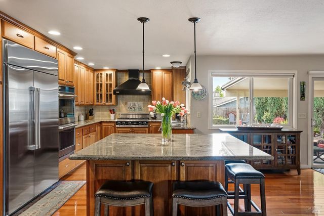 1361 Sirah Ct, Ukiah, CA 95482