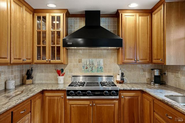 1361 Sirah Ct, Ukiah, CA 95482