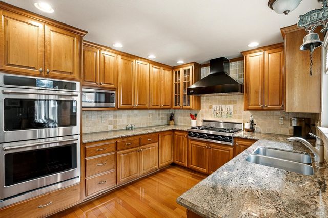 1361 Sirah Ct, Ukiah, CA 95482