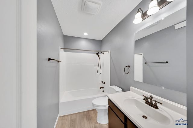 1648 MINUTEMAN DR, Rapid City, SD 57701