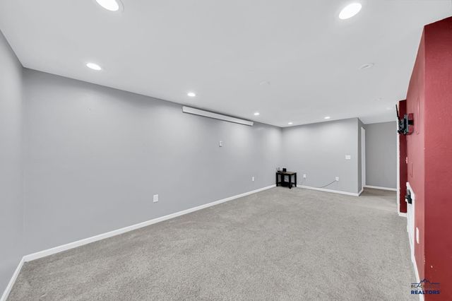 1648 MINUTEMAN DR, Rapid City, SD 57701