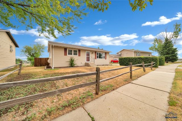 1648 MINUTEMAN DR, Rapid City, SD 57701