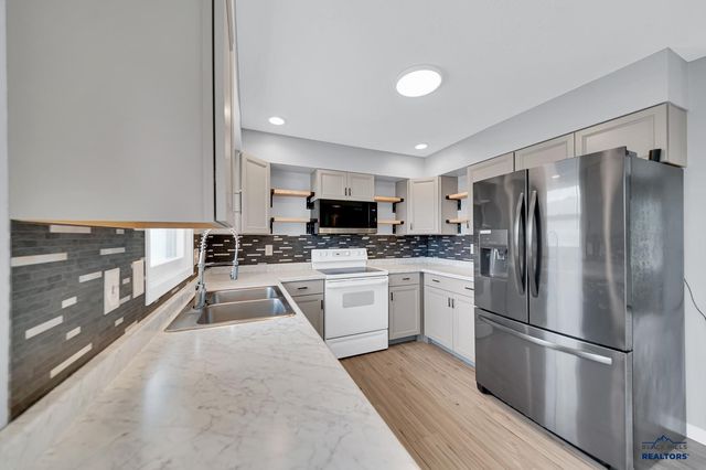 1648 MINUTEMAN DR, Rapid City, SD 57701