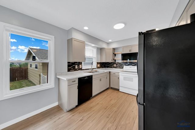 1648 MINUTEMAN DR, Rapid City, SD 57701