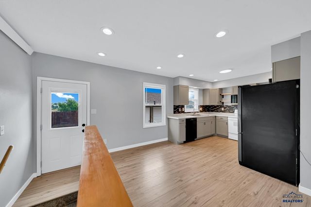 1648 MINUTEMAN DR, Rapid City, SD 57701