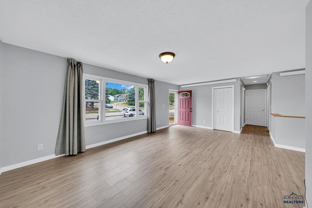 1648 MINUTEMAN DR, Rapid City, SD 57701
