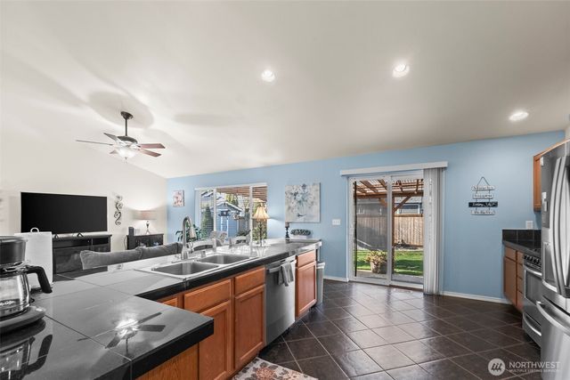 810 Cody Street SE, Rainier, WA 98576