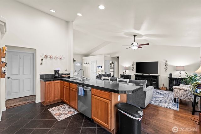 810 Cody Street SE, Rainier, WA 98576