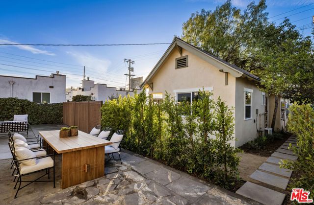 1411 Armadale Avenue, Los Angeles, CA 90042