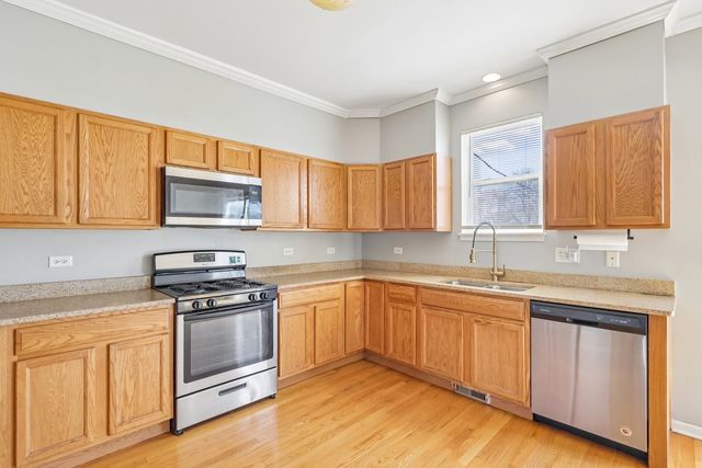 5241 W Galewood Avenue, Chicago, IL 60639