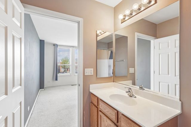 5241 W Galewood Avenue, Chicago, IL 60639