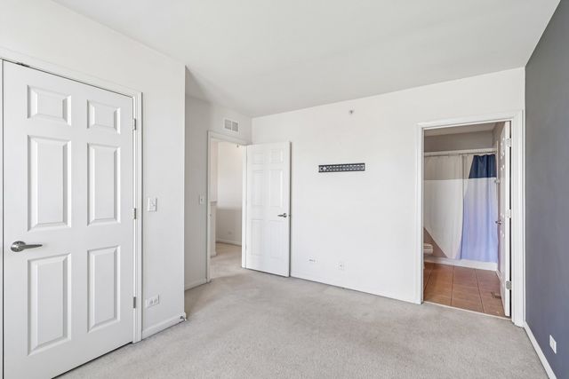 5241 W Galewood Avenue, Chicago, IL 60639