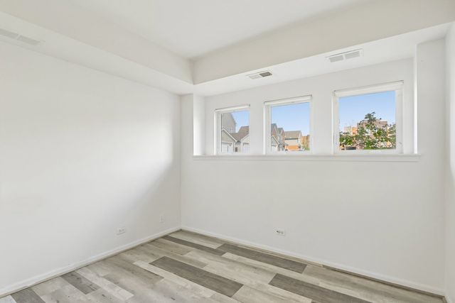 5241 W Galewood Avenue, Chicago, IL 60639