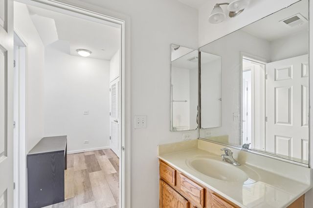 5241 W Galewood Avenue, Chicago, IL 60639