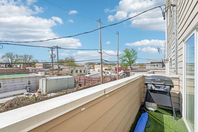5241 W Galewood Avenue, Chicago, IL 60639