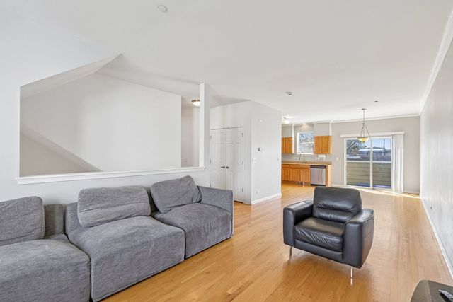 5241 W Galewood Avenue, Chicago, IL 60639