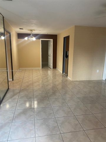 8341 NW 25th St, Sunrise, FL 33322