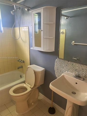 8341 NW 25th St, Sunrise, FL 33322